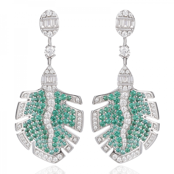 Серьги из серебра с родиевым покрытием, круглой формы, с зеленым нанокристаллом и коническим белым кубическим цирконием 